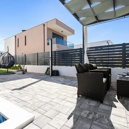 Holiday home Awesome In With Outdoor Swimming Pool *