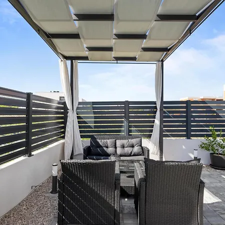 Awesome In With Outdoor Swimming Pool